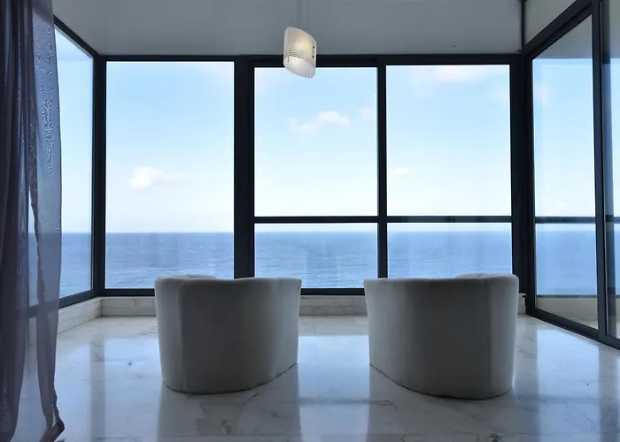 Xl Seafront Home In Sliema