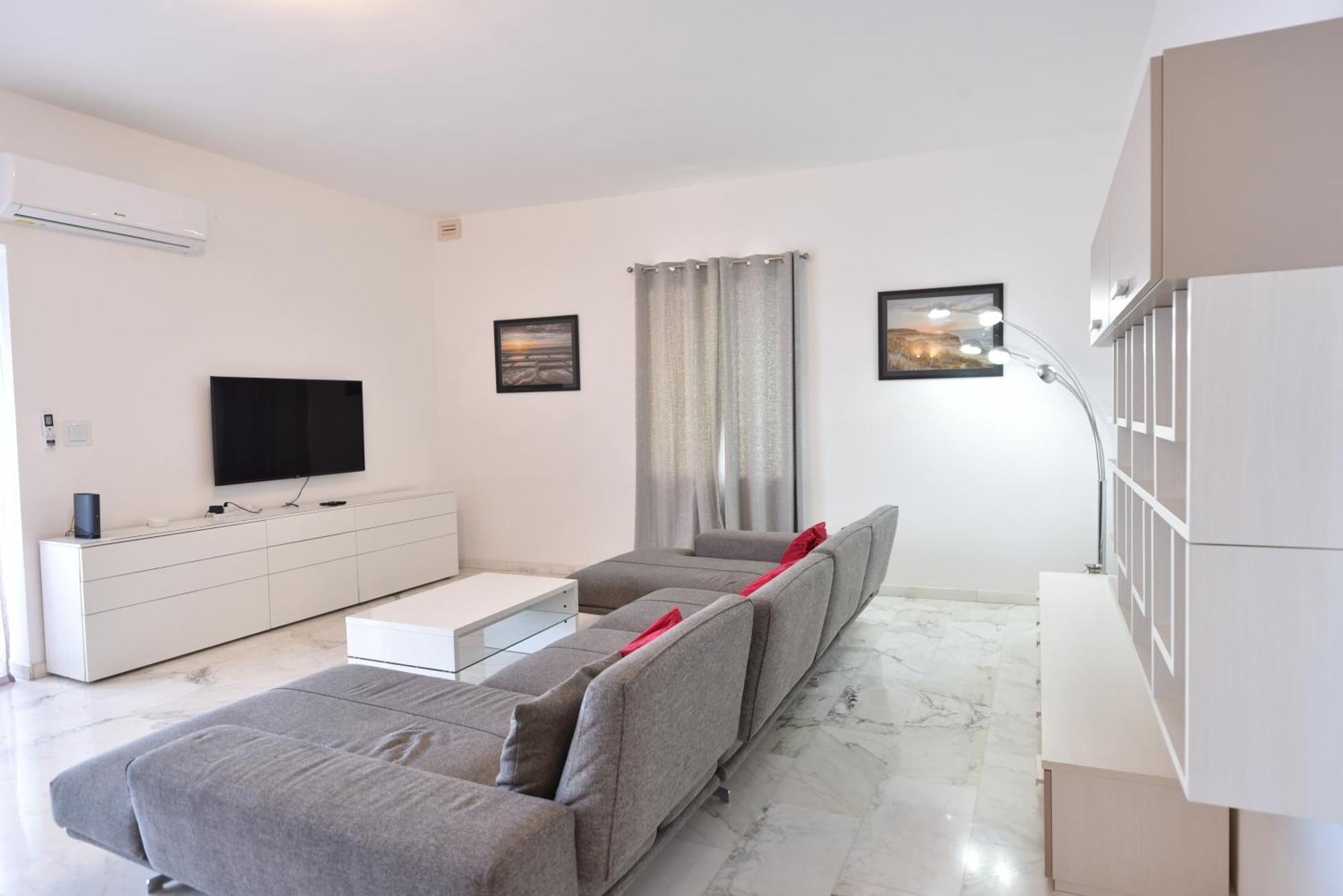 Apartment Xl Seafront In Sliema